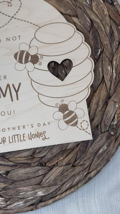 DIY Bee Fingerprint Sign